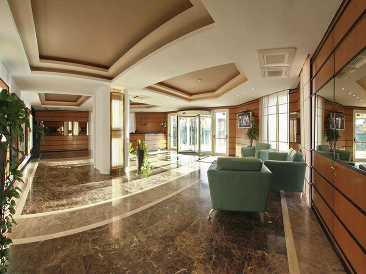Monte Carlo Palace Rooms Bukarest Eksteriør billede